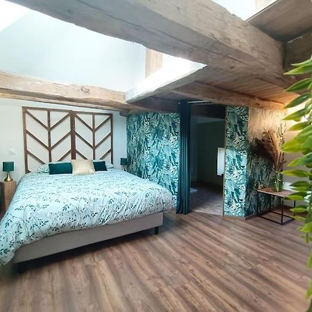 Appartement Independant La Tour Des Tuileries Aydoilles المظهر الخارجي الصورة