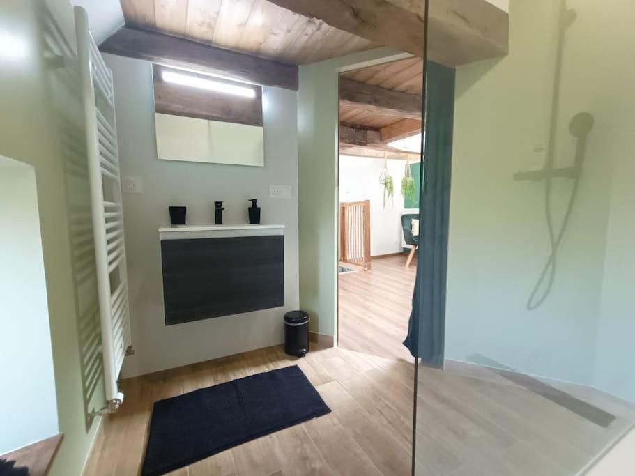 Appartement Independant La Tour Des Tuileries Aydoilles المظهر الخارجي الصورة
