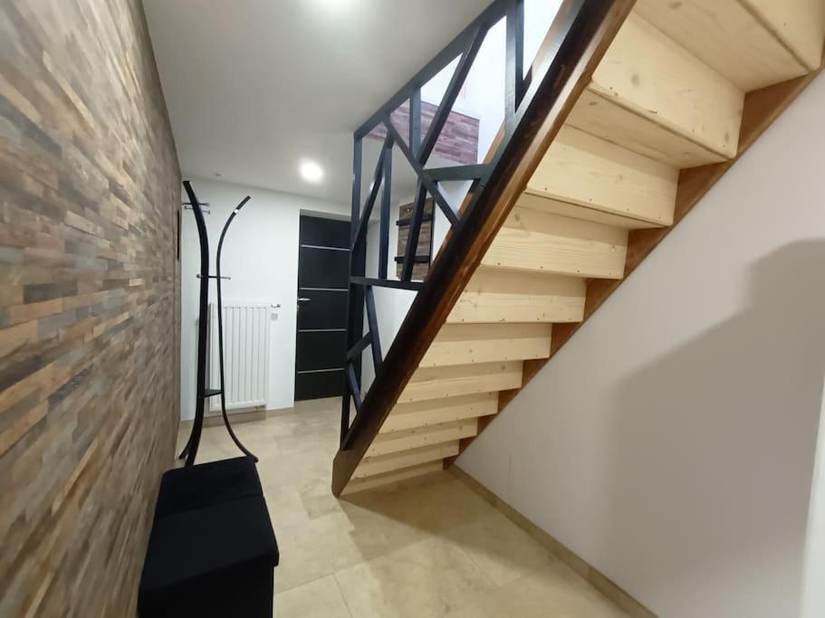 Appartement Independant La Tour Des Tuileries Aydoilles المظهر الخارجي الصورة