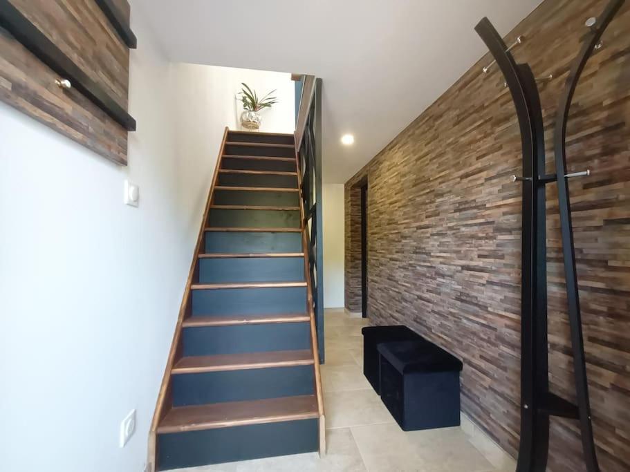 Appartement Independant La Tour Des Tuileries Aydoilles المظهر الخارجي الصورة