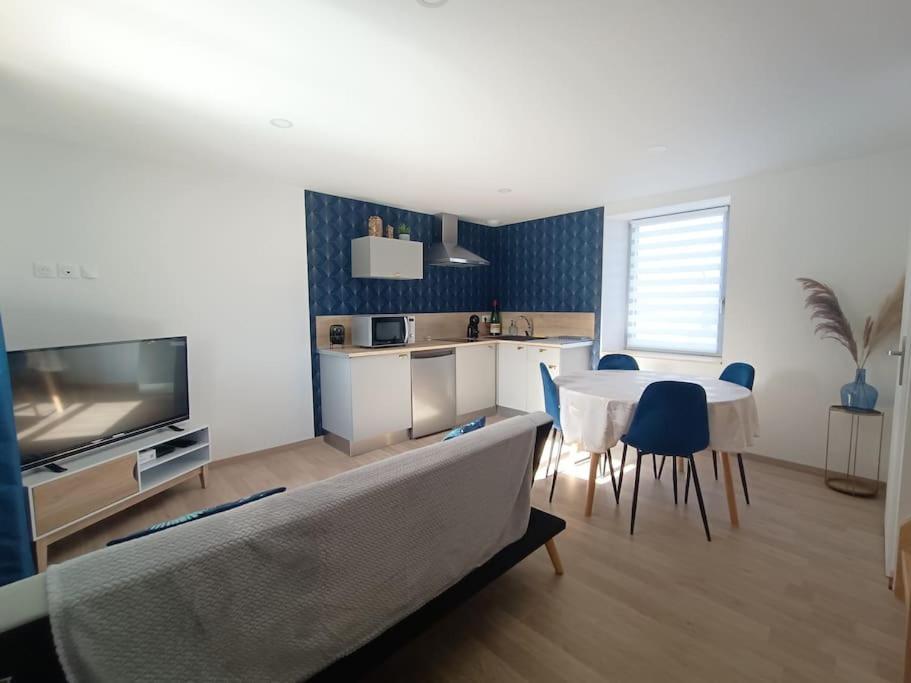Appartement Independant La Tour Des Tuileries Aydoilles المظهر الخارجي الصورة